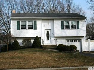 237 Greenbelt Pkwy, Holbrook, NY 11741