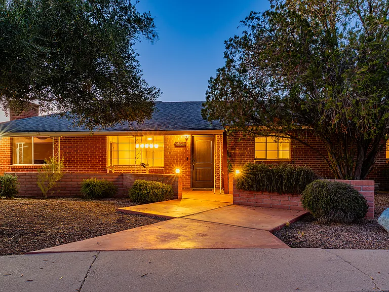 2827 E La Cienega Pl — Photo 40