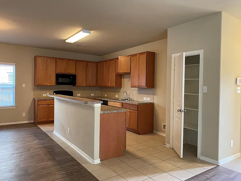 18206 Canary Bluff Ln — Photo 8