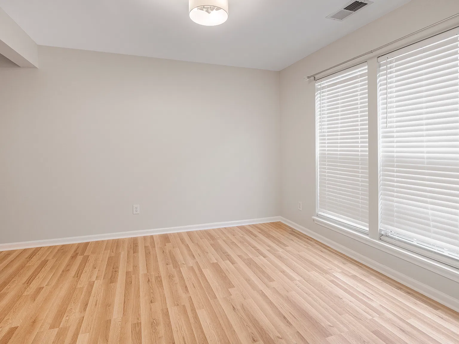 3 bed, 1980 sqft, $2,200 — Photo 4