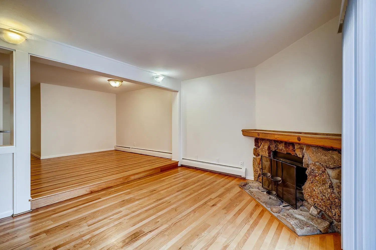 2 bed, 900 sqft, $2,300 — Photo 2
