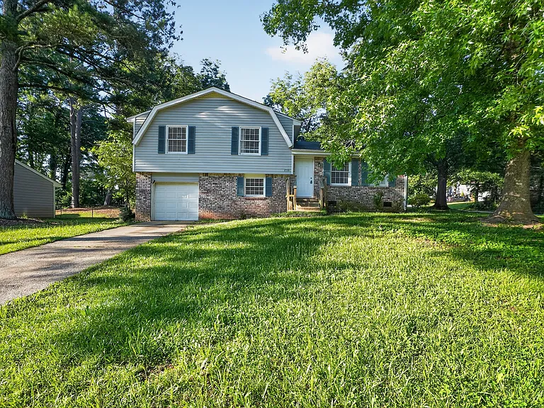 2501 Hartford Dr — Photo 1