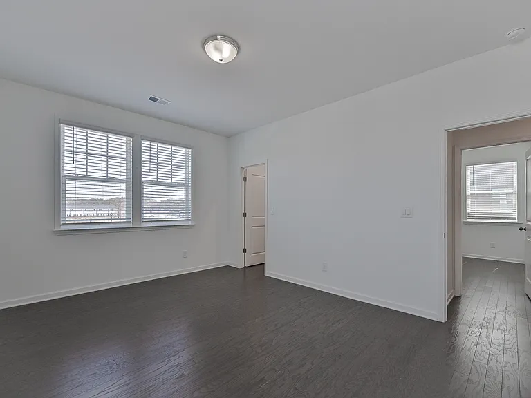 3928 Hester St — Photo 35