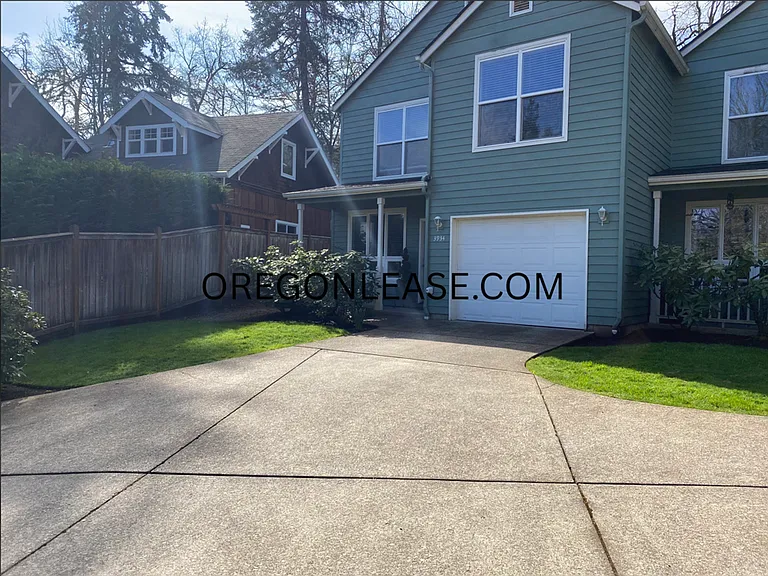 2 bed 2 bath South Eugene Townhome — Photo 2
