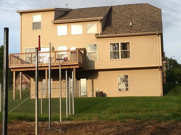 2nd image of 513 Brady Ln