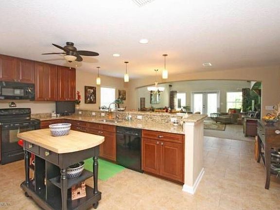 2nd image of 213 Thornloe Dr
