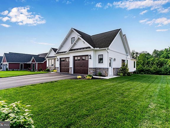 5th image of 1011 Stonehill Ln