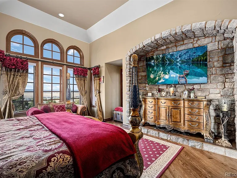 3440 Medallion Rd — Photo 32