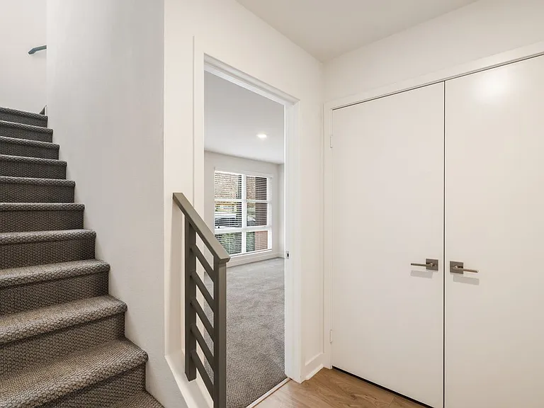 2700 E Chaucer St #14 — Photo 6