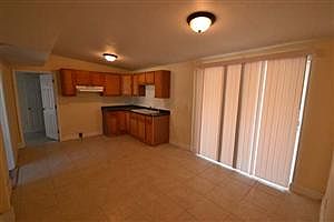 4th image of 4004 W Marietta St