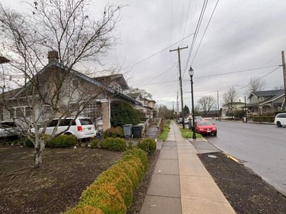 5th image of 715 Lyon St SE