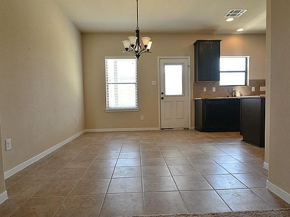 4th image of 5643 Round Robin Dr