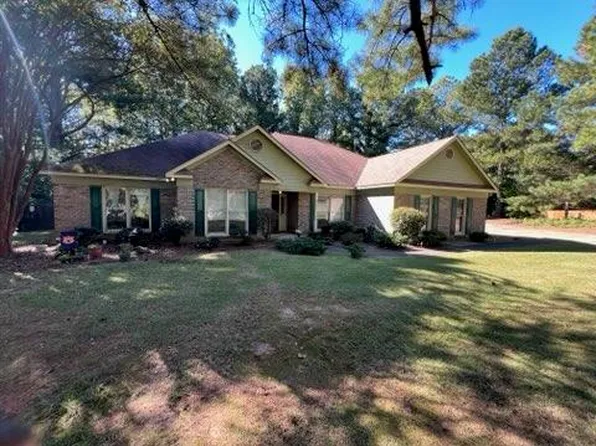 41 Village Ct, Hamilton, GA 31811