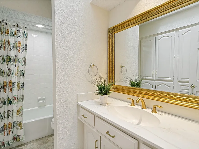 Hall bathroom with lots of natural light