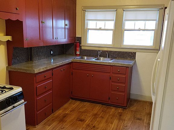 4th image of 412 Kenmore Ave SE