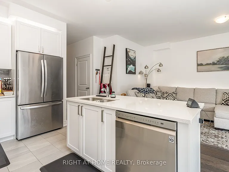 27 Lisa St — Photo 16