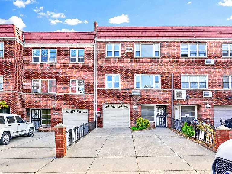 5-bedroom apartment for sale in Jackson Heights