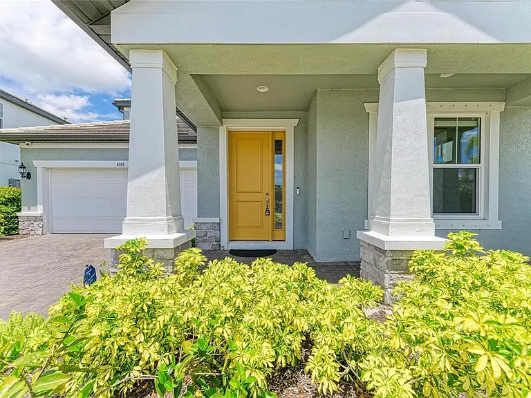 4745 Antrim Dr — Photo 15