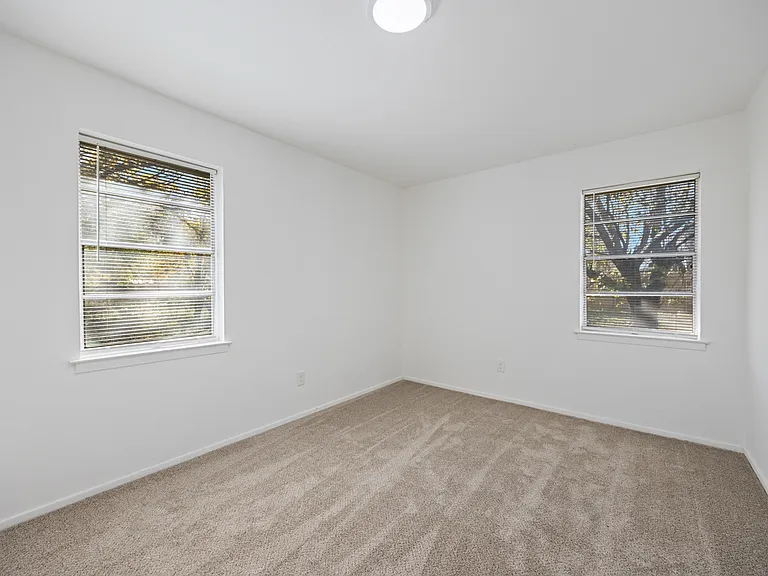 3827 Vineyard Dr — Photo 12