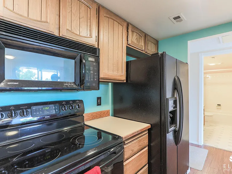 9645 Independence Dr #302 — Photo 12