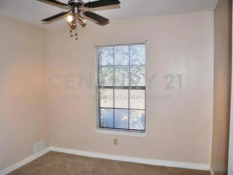 4429 Seville Ln — Photo 11