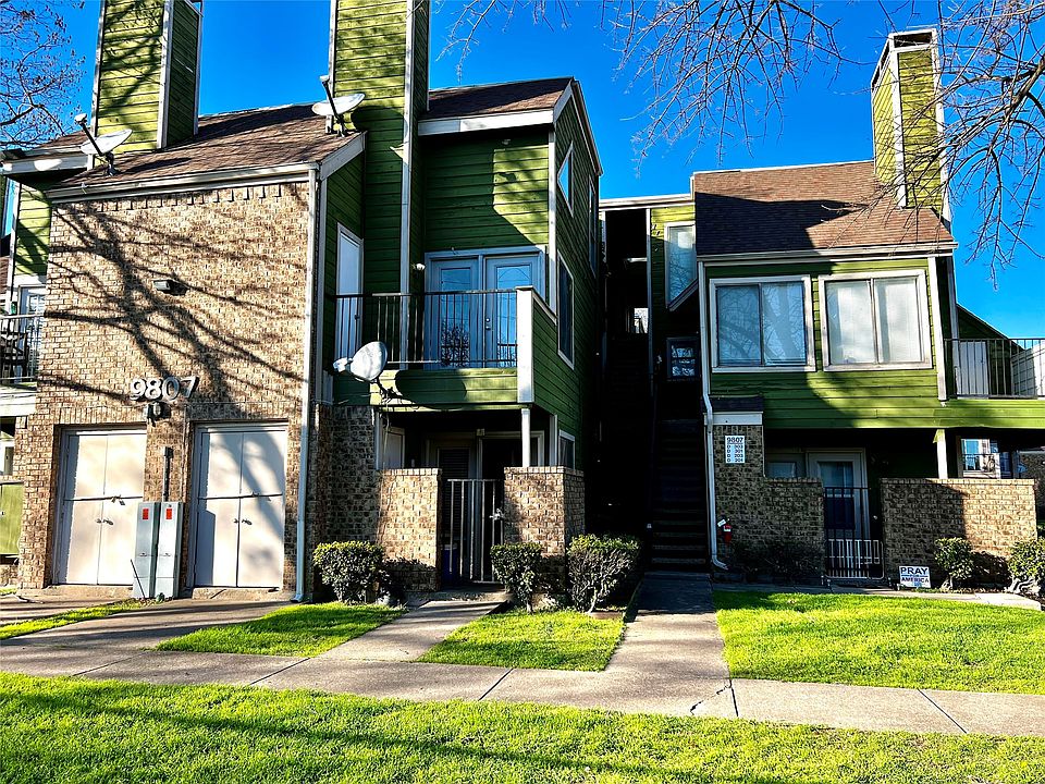1st image of 9807 Walnut St #201