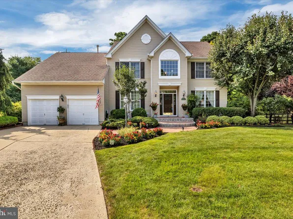 16 Regency Dr, Voorhees, NJ 08043