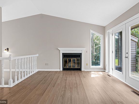 3rd image of 451 Hunter Hill Rd