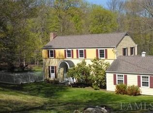 25 Mt Holly Rd E, Katonah, NY 10536