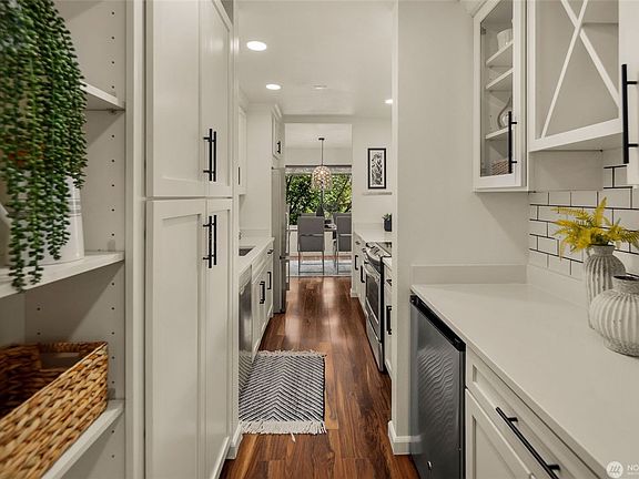 5th image of 2550 Thorndyke Ave W APT 104