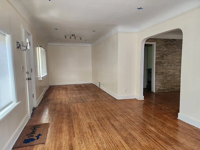 2832 Begole St — Photo 7