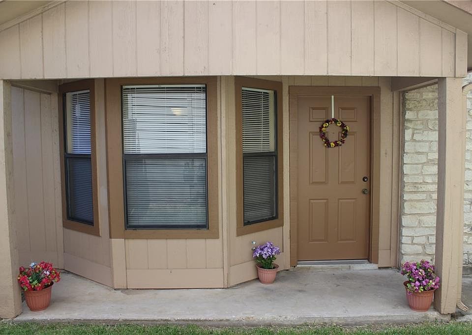 1st image of 321/323 Rawhide Dr