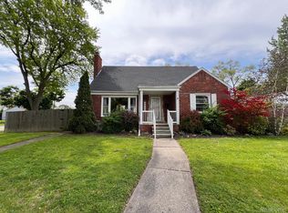 8488 Harding Ave, Center Line, MI 48015