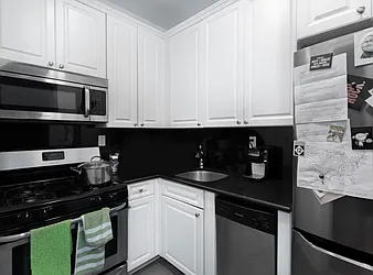 Sold by New York Casas Ltd.