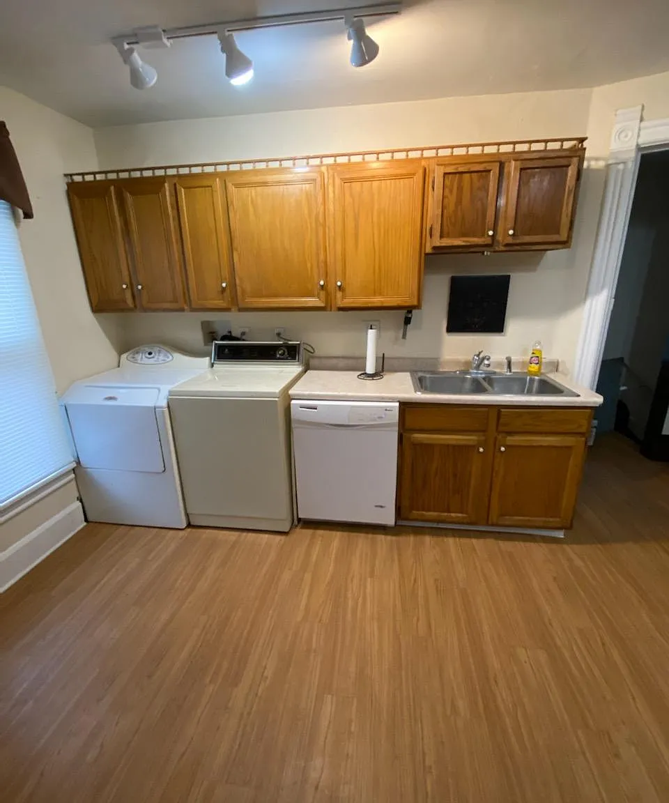 3 bed, 1065 sqft, $1,850 — Photo 4