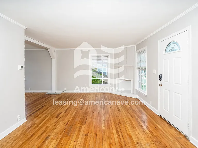 1326598_003_living_room_4.jpg
