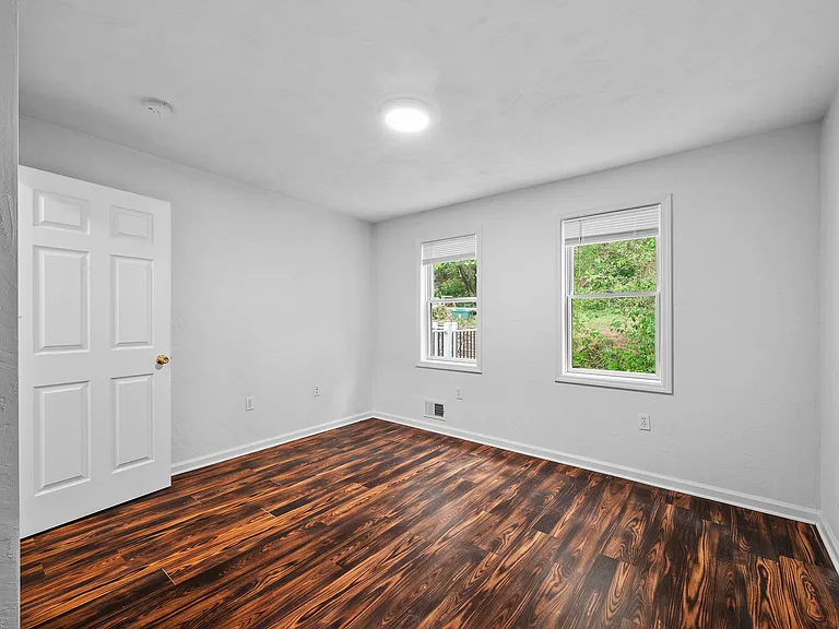 1304 Breed St — Photo 16
