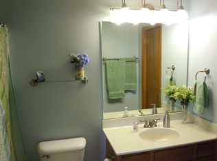 794 Leeward Ln, Oregon, WI 53575