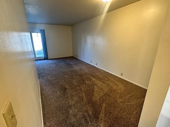 3rd image of 601 E Washington St