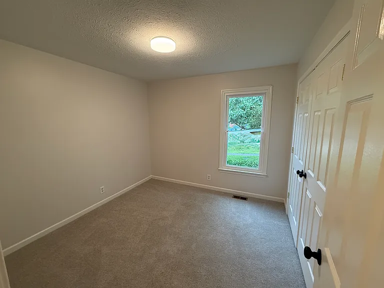1604 Hopkins Ct — Photo 8