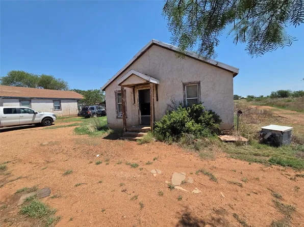 711 E Hill St, Spur, TX 79370