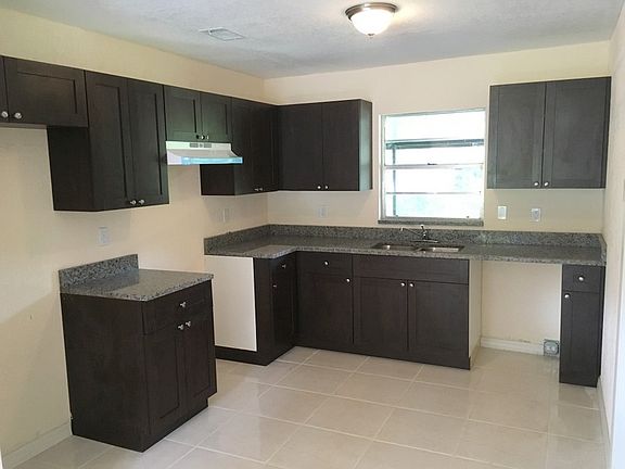 3rd image of 1119 Oakhill St