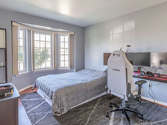 3rd image of 35024 Windsor Dr