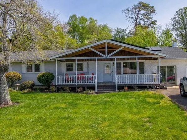 215 Palmer Dr, Franklin, NC 28734