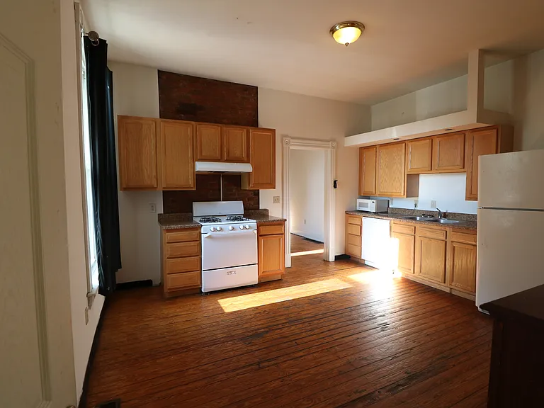 52 W McMillan St — Photo 8