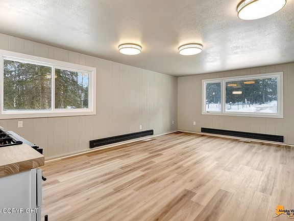5th image of 10960 Totem Rd