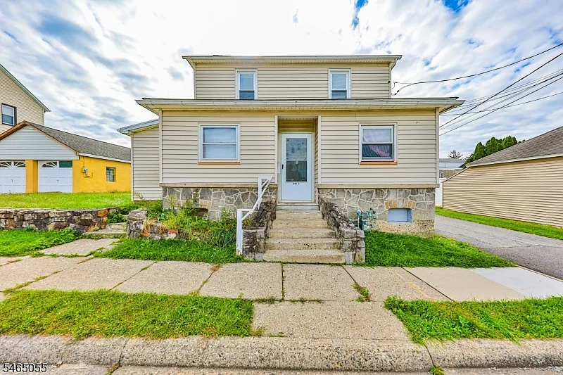 2 bed, 1.0 bath, $1,650 — Photo 1