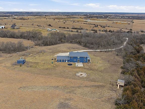 4th image of 6810 Hopkins Creek Rd