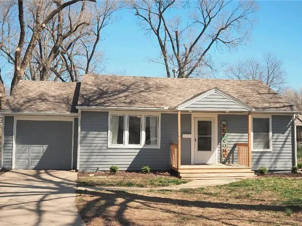 7529 Newton St, Overland Park, KS 66204