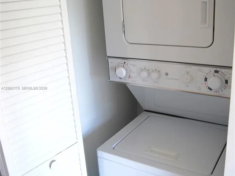 909 SW 15th Ave #4 — Photo 13